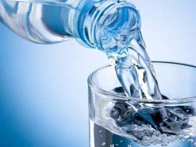 با خوردن مقدار زیادی آب چه اتفاقی برای بدن می‌افتد؟