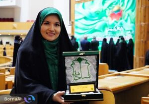 نخبه ایرانی نشان ویژه سادات جهان اسلام را دریافت کرد