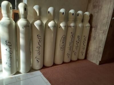 خیرین فراهان ۱۱ دستگاه کپسول اکسیژن به اورژانس ۱۱۵ اهدا کردند