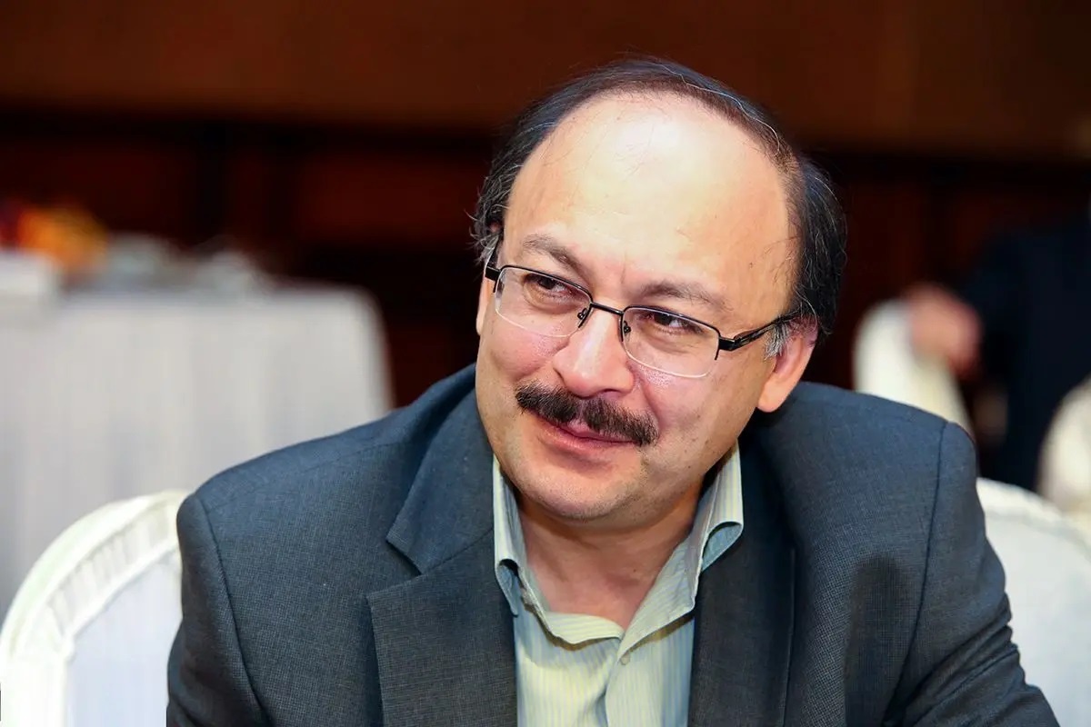 نقد کتاب عبدالکریمی از منظر فلسفه سیاسی؛ آیا در جهان نیچه‌ای زندگی می‌کنیم؟ /  عبدالکریمی:‌ روشنفکری ما دچار غوغاسالاری و روزمرگی شده است