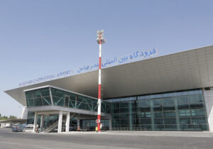 ورود هواپیمای بوئینگ ۷۷۷ ماهان به فرودگاه بندرعباس