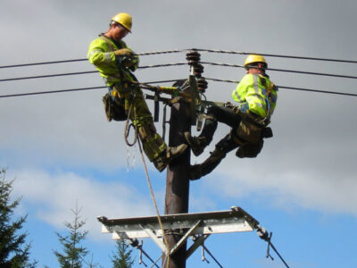 پایان نصب دکل آسیبدیده برق قشم