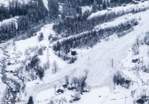 خدمتگزار:احتمال وقوع مجدد بهمن در ارتفاعات شیرباد وجود دارد