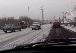 همه محورهای اصفهان باز است؛ لغزندگی محورهای غرب و جنوب