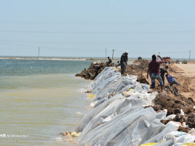 استحکام بخشی سیلبندهای روستای نهر مسیر شادگان در حال انجام است