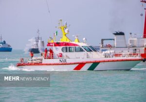 انتقال اضطراری یک بیمار از قشم به بندرعباس با شناور ناجی