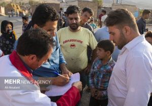 توزیع اقلام امدادی بین سیل‌زدگان مهرگی در شهرستان سیریک
