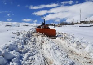 عملیات برفروبی و بازگشایی راه روستایی آبدبوچال در رودسر