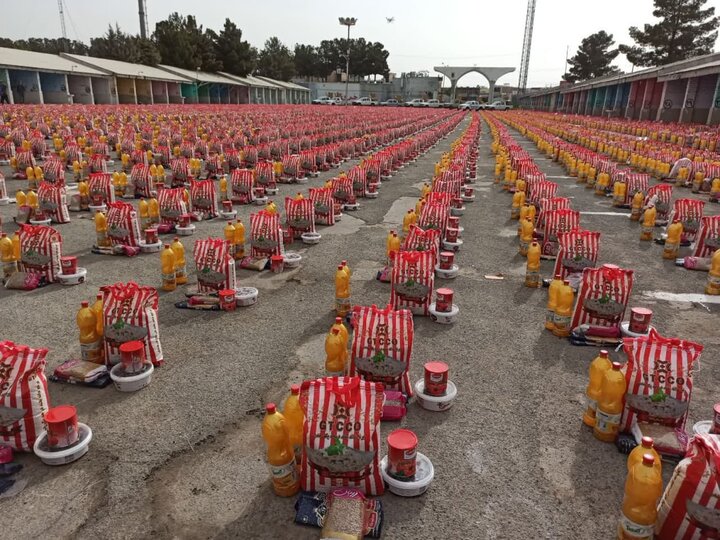 هزار بسته معیشتی یلدایی میان نیازمندان فارس توزیع شد