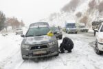 بارش برف در جاده‌های مرتفع استان سمنان؛ زنجیر چرخ الزامی است