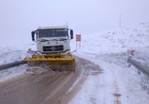 عبداللهی: محورهای شمال استان کرمان برف روبی و نمک پاشی شد