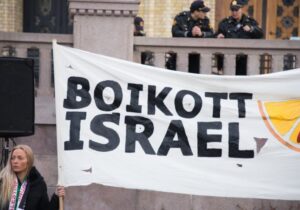 هاآرتص: تبعات نسل کشی در غزه دامن اسرائیل را گرفته است