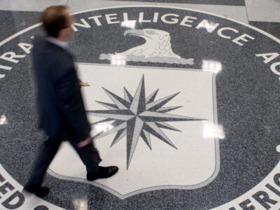 ببینید | اعتراف جنجالی رئیس پیشین سیا از پشتپردهٔ جذب جاسوس