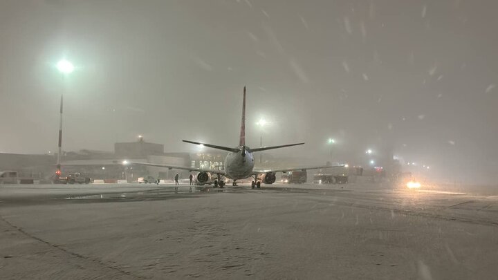 وضعیت عادی پروازها در فرودگاه مشهد در پی بارش برف