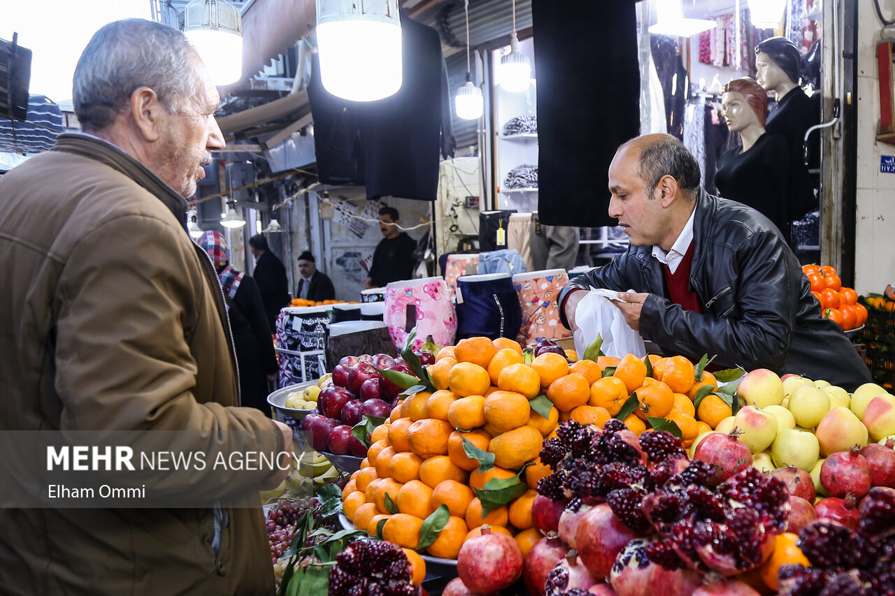 میوه یلدا روی دور تند گرانی؛ دلالها در میدان، نظارت در حاشیه