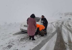 تردد از گردنههای چهارمحال و بختیاری با زنجیرچرخ