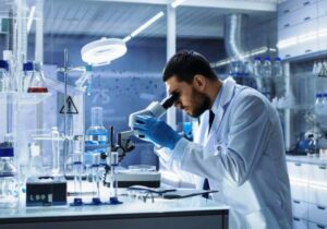 بسته حمایتی دولت برای ۱۵ هزار استاد و دانشجو با هدف مرجعیت علمی