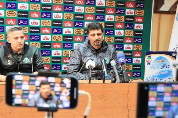 سرمربی آلومینیوم: پرسپولیس با زرنگی گل زد/ کیفیت زمین شرم‌آور است