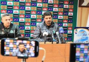 سرمربی آلومینیوم: پرسپولیس با زرنگی گل زد/ کیفیت زمین شرم‌آور است