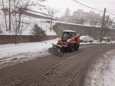 حضور نیروهای برفرویی منطقه یک از شب گذشته در معابر و بزرگراهها