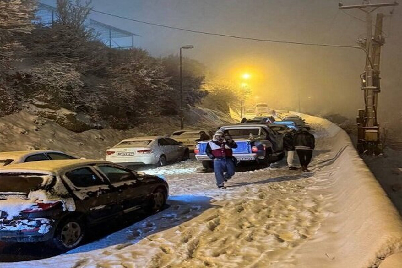 امداد رسانی به ۱۴ نفر گرفتار در برف و کولاک خراسان رضوی امداد رسانی به ۱۴ نفر گرفتار در برف و کولاک خراسان رضوی