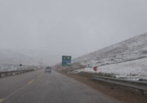 بارش برف و مه‌گرفتگی محورهای خراسان شمالی را دربرگرفت