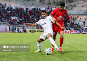 تراکتور دنبال برد خانگی/ روز سخت قوی سپید در یخبندان تبریز