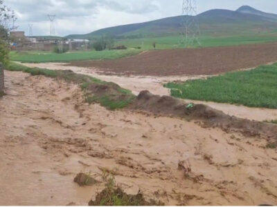 نجات کشاورز گرفتار در سیلاب روستای گرو میناب