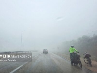 مهگرفتگی و لغزندگی محورهای کوهستانی اصفهان؛ محور سی سخت پادنا مسدودشد