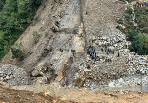 ۳ نفر در اثر رانش زمین در گذرگاه کوهستانی در شمال ویتنام مدفون شدند