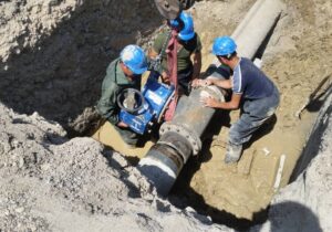 رفع بیش از ۱۳۰۰ حادثه آب و فاضلاب در سنقروکلیایی طی ۶ ماه