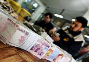 شکاف عیدی کارگران و کارمندان عمیقتر شد / مبلغ عیدی امسال چقدر است؟