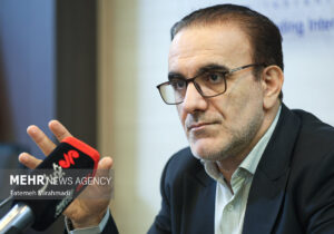 سهم پرداخت از جیب مردم باید به کمتر از ۳۰ درصد برسد