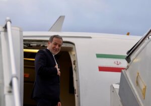 عراقچی مینسک را به مقصد مسکو ترک کرد