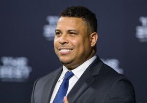 عکس | مریخی روی فرش قرمز مراسم قرعه کشی جام جهانی ۲۰۲۶