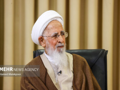 کسی که اختلاس میکند، عقل خود را داده و مال حرام و گناه گرفته است