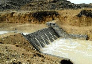 ۸۰ درصد سازه های آبخیزداری پارسیان آبگیری شد