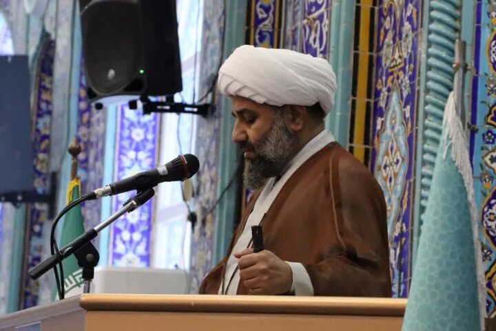 امام جمعه خارگ: مسئولان مشکلات خدماتی  در جزیره را حل کنند
