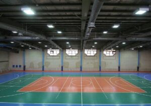 ۱۳ سوله بحران و سالن ورزشی در قشم برای اسکان اضطراری آماده شد