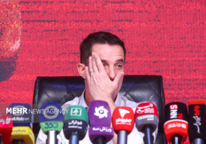 سرمربی پرسولیس: لیگ ایران فیزیکی است؛لیست خروج زمستانی نداریم