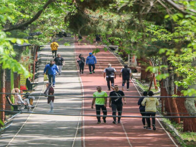 پیاده‌روی خانوادگی در گرگان