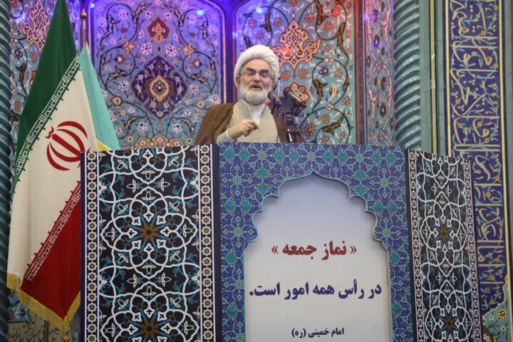 امام جمعه رشت: نشانه‌های فروپاشی نظم غربی آشکار شده است