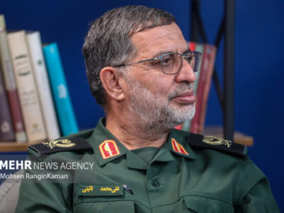 نائینی: اگر جنگی هم شود دشمن با ابعاد جدید جمهوری اسلامی مواجه میشود