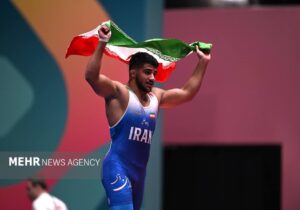 جایزه پدیده سال کشتی فرنگی به غلامرضا فرخی رسید