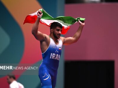 جایزه پدیده سال کشتی فرنگی به غلامرضا فرخی رسید