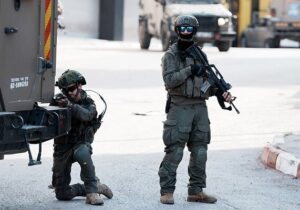 شلیک ۲۰ گلوله به سمت پیرمرد فلسطینی به خاطردر دست داشتن بطری پلاستیکی!