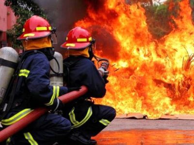 آتشسوزی سوله تجهیزات الکترونیکی در دولتآباد؛ تاکنون ۸ مصدوم گزارش شد