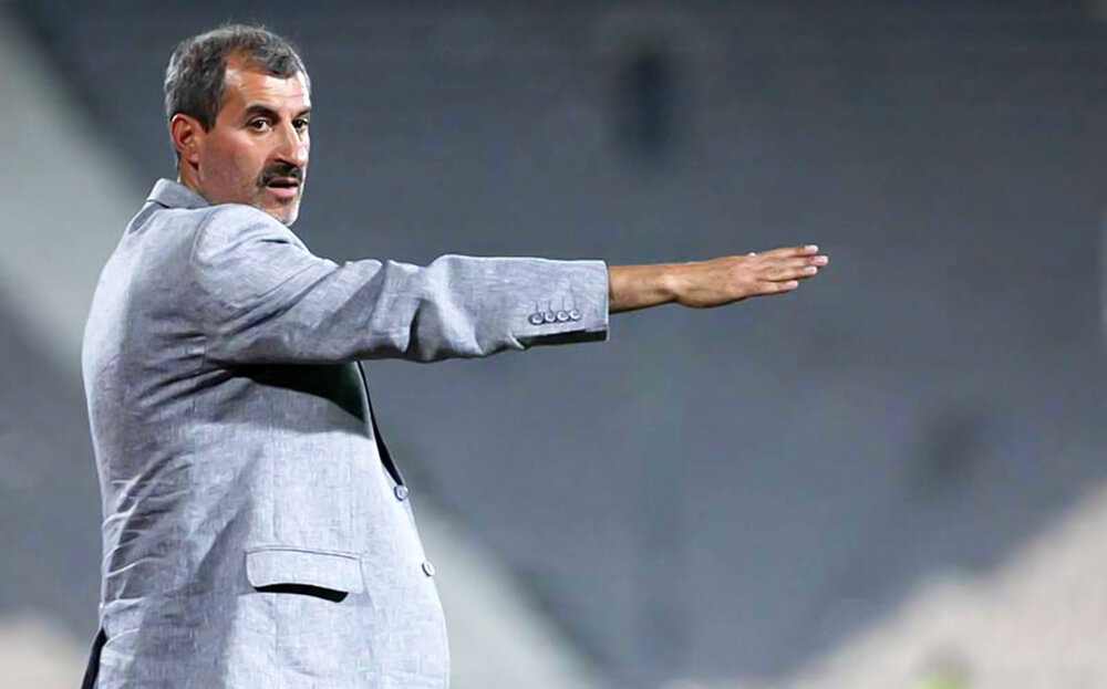 دم دبیر گرم که با گردن کلفتی از دولتی‌ها پول می‌گیرد و خرج ورزش می‌کند