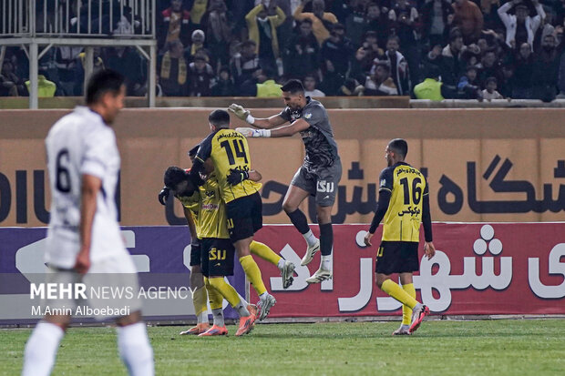 برد یک نیمه‌ای سپاهان مقابل فولاد خوزستان