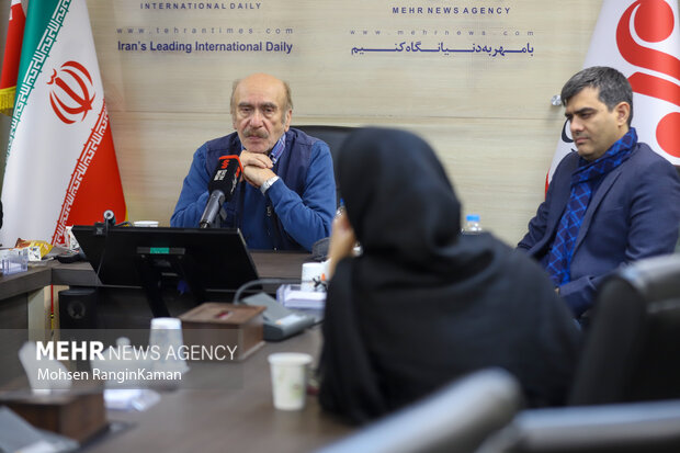 تفکری در حال کوبیدن تلویزیون است؛ مشکل امروز ما نه حجاب است نه رقص!